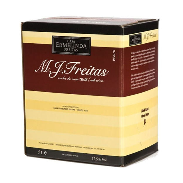 MJ Freitas Red wine 5L - L&B Finest red wine, a box of 5L great wine produced in Setubal.An aromatic, fresh and soft wine Fruity notes of red berries such as currant, raspberry and strawberry. Food pairing with mixed cheeses, grilled meats and pasta dishes. Wine 20.0 MJ Freitas Red wine 5L #