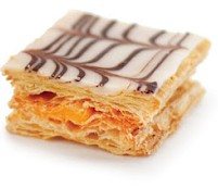 Mil folhas cake - L&B A classic pastry made with delicate layers of golden, flaky puff pastry filled with smooth,rich custard cream.Topped with a glossy layer of icing and chocolate swirl. Pastry 1.54 Mil folhas cake #