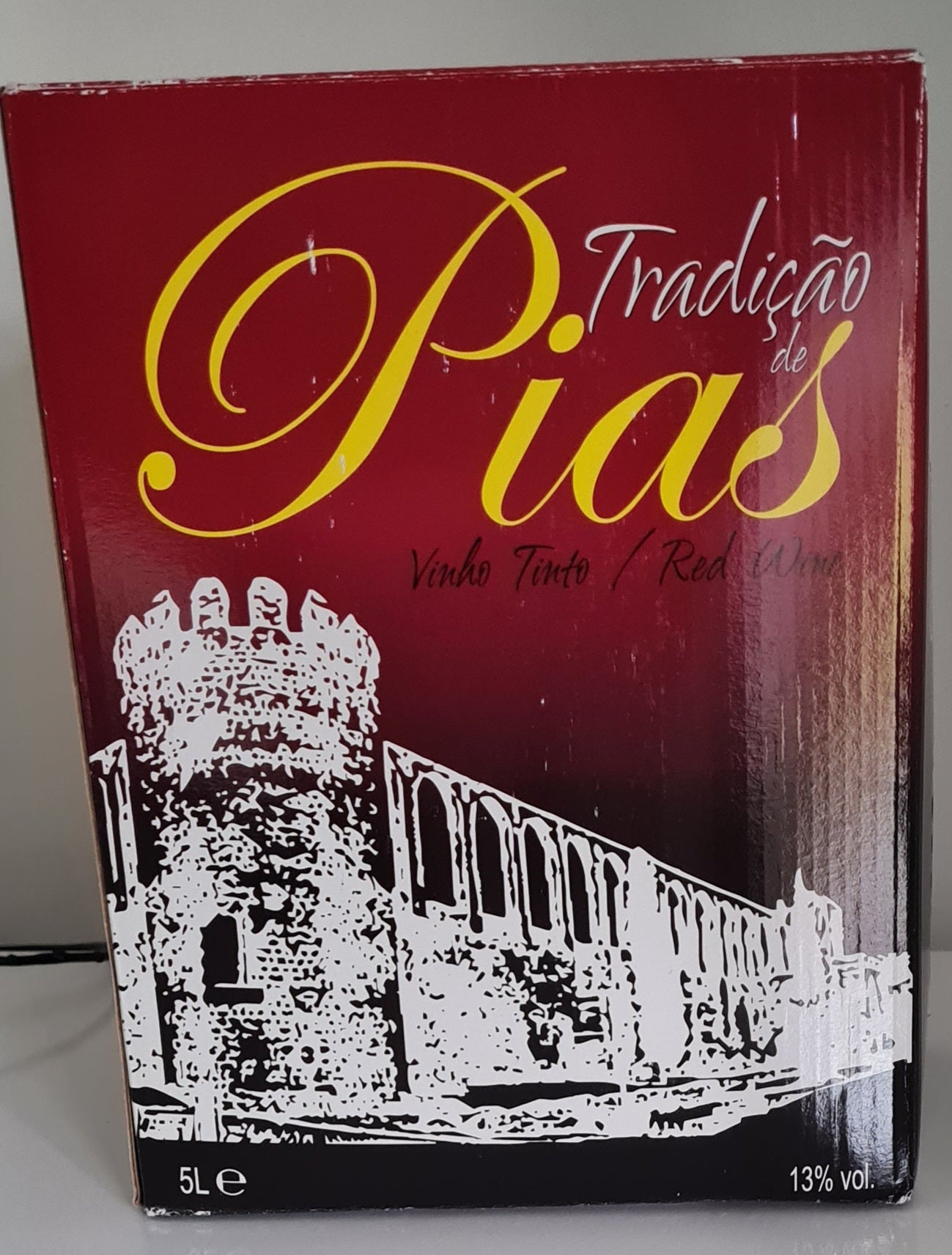 Pias 5L - L&B Elegant and intensive aroma-fruity, smooth,rounded body with plum,black friot aromas and persistent finish. Food pairing-pairs well with meats,sausages,cheeses Wine 23.5 Pias 5L #