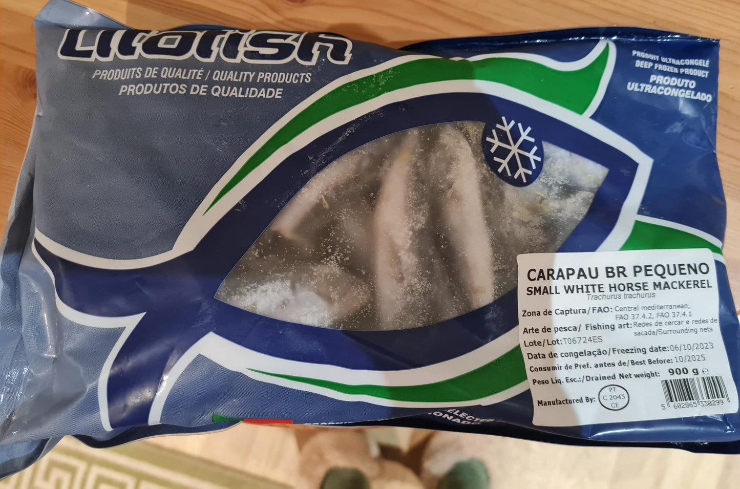 small mackerel 1kg - L&B Mini mackerel,or Joeys, have been freshly caught,selected and then blast frozen then vacuum packed to keep as fresh as possible. Fish 7.9 small mackerel 1kg #