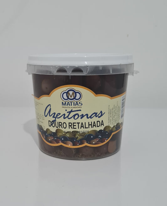 Olives with garlic and oregano - L&B mixed olives,cloves garlic,dried oregano,extra virgin olive oil  2.45 Olives with garlic and oregano   #